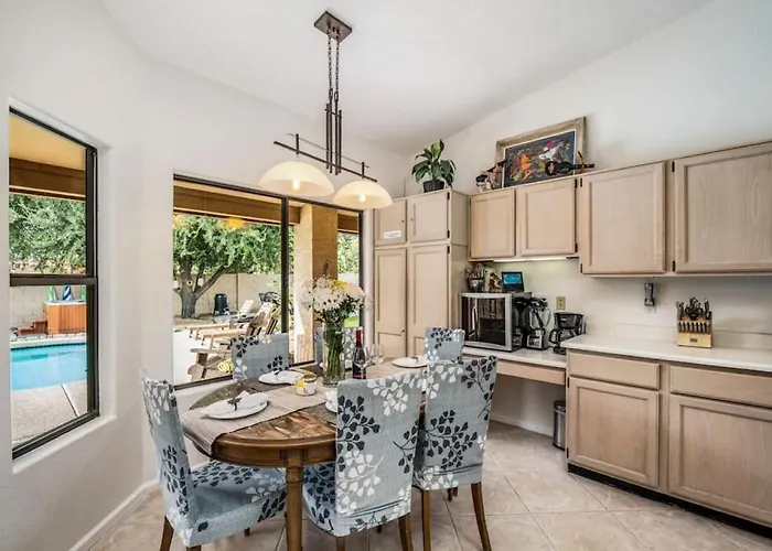 Dom wakacyjny Beautiful Scottsdale Escape Heated Pool, Spa, & Putting *