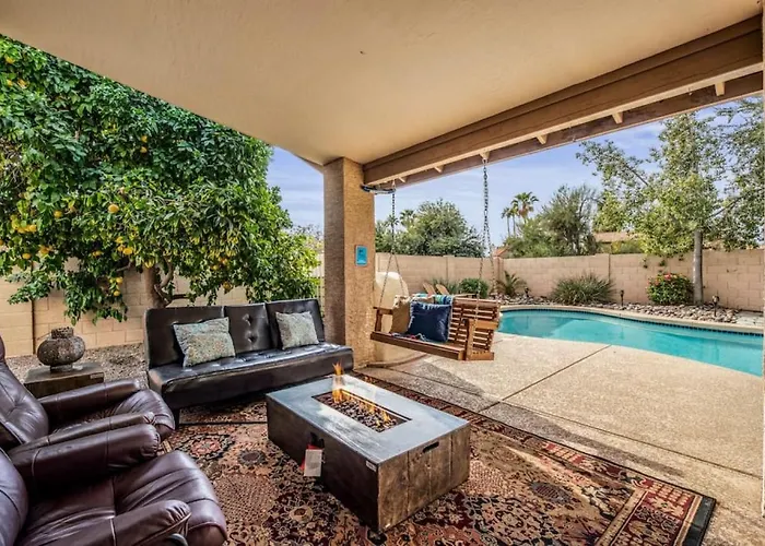 Dom wakacyjny Beautiful Scottsdale Escape Heated Pool, Spa, & Putting Phoenix