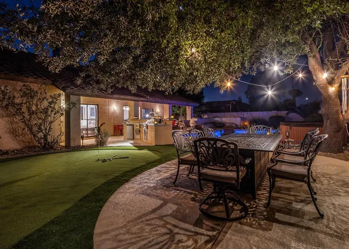 Dom wakacyjny Beautiful Scottsdale Escape Heated Pool, Spa, & Putting *