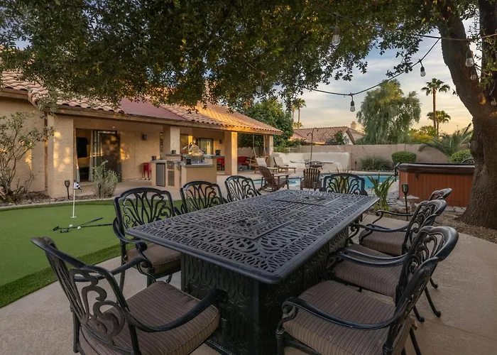 Beautiful Scottsdale Escape Heated Pool, Spa, & Putting